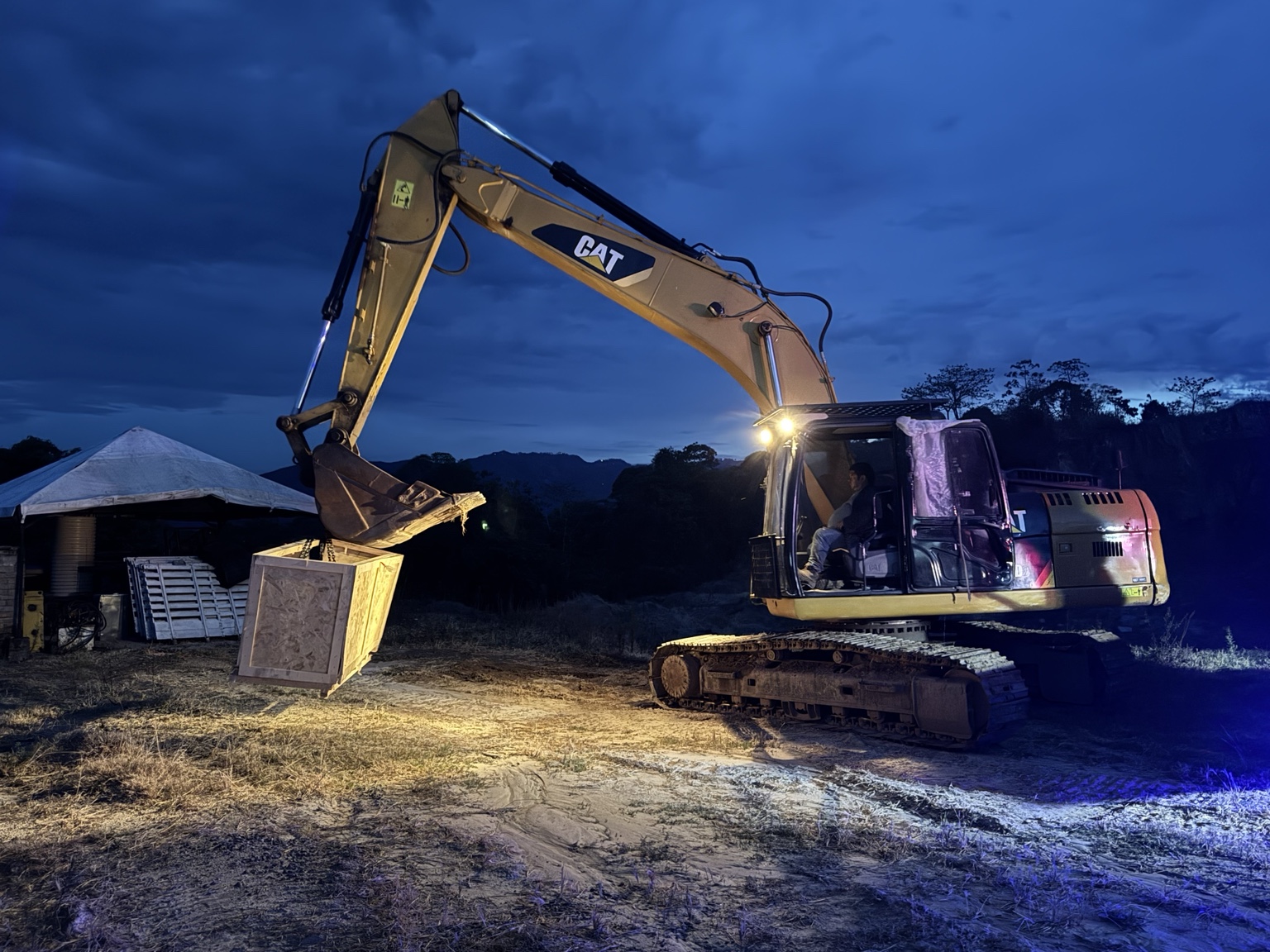 Excavadora Caterpillar