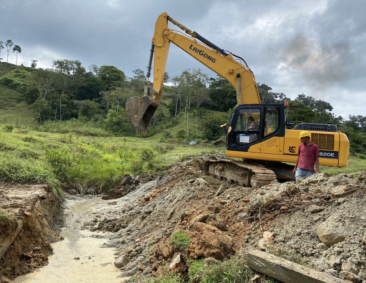 Excavadora Liugong en obra